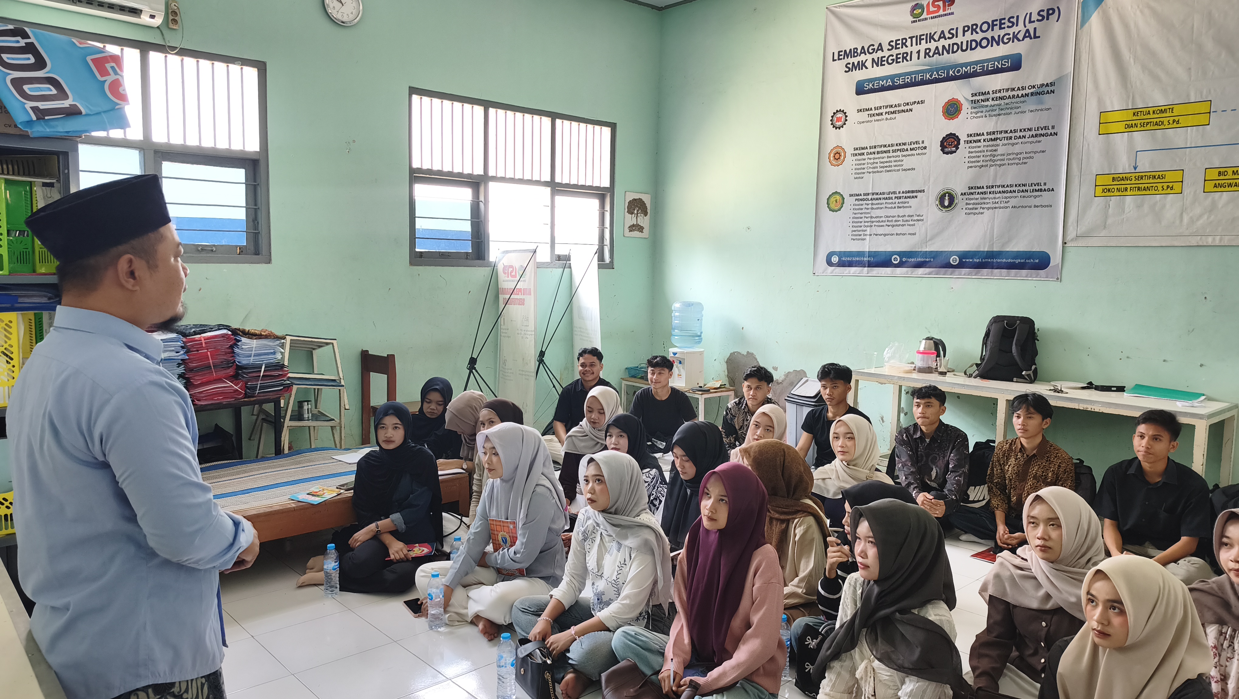 Siap Berangkat ke Training Center, 28 Peserta Lolos Seleksi PT Nusa Prima Pangan (Solaria) Ikuti Pembekalan BKK SMKN 1 Randudongkal